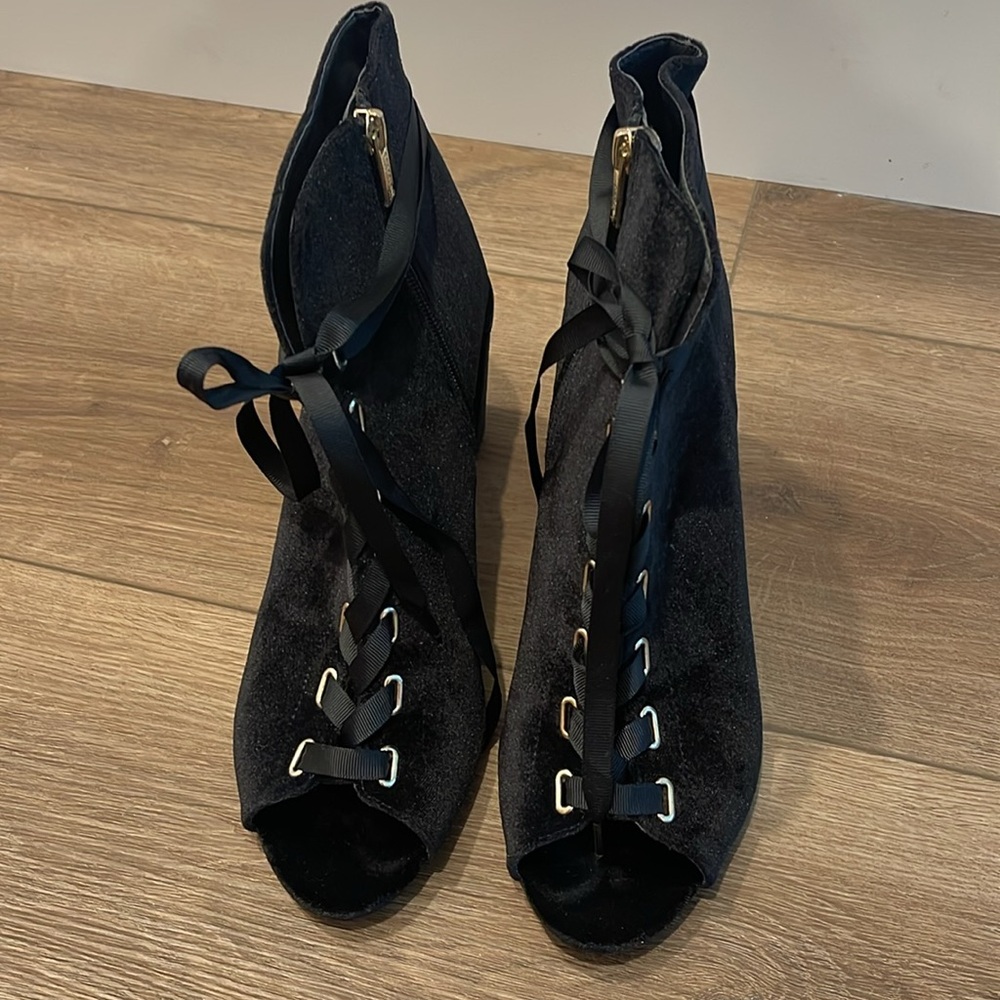 Kenneth Cole Reaction | Lania Velvet Ankle Boots Peep Toe Lace Up Zip Sz 11 - Picture 7 of 11